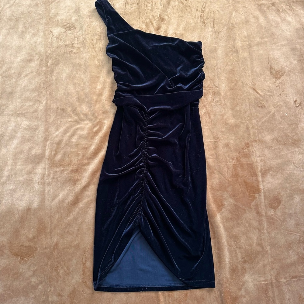 🖤 VINTAGE 90s/Y2K FREDRICK’S OF HOLLYWOOD ONE SHOULDER VELVET MINI BLACK DRESS 🖤